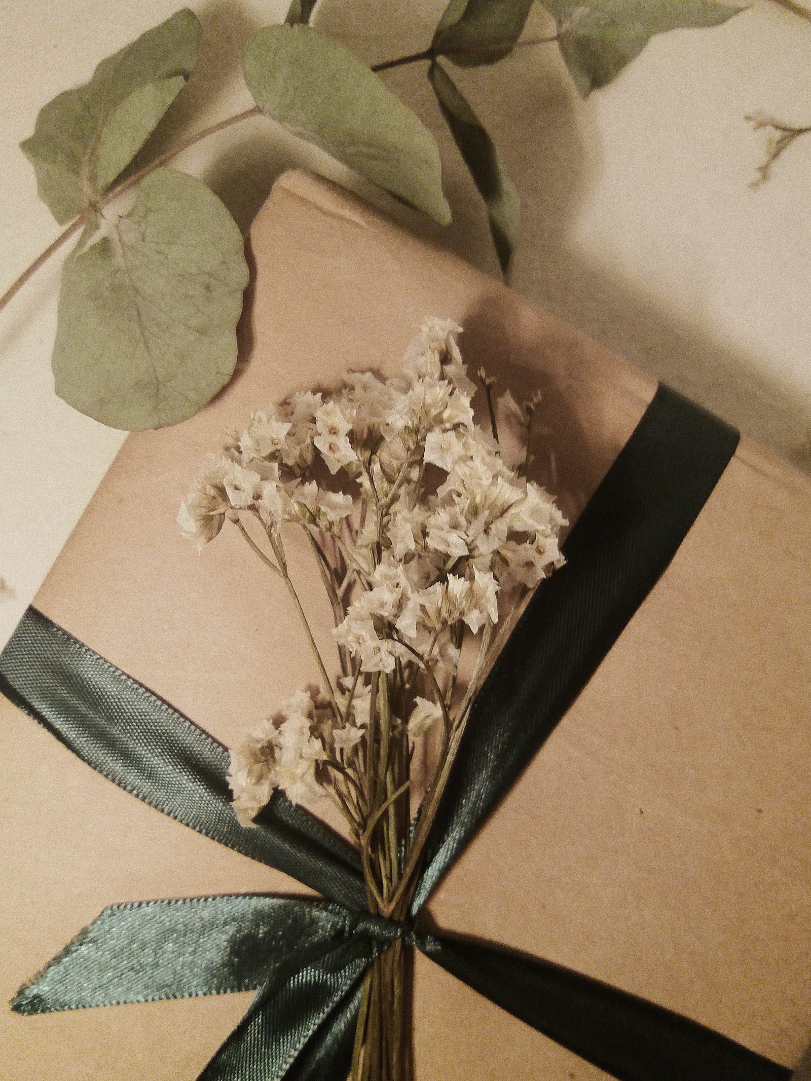 wrappinf kraft dry flowers